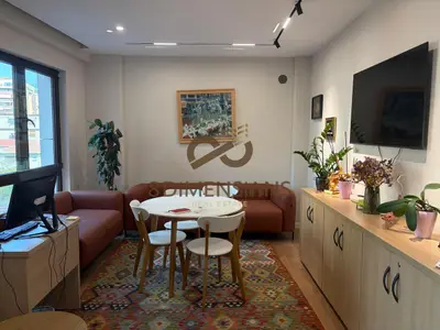 Zyrë me qera në Myslym Shyri, Tiranë, 60 m². Foto 1 nga 6