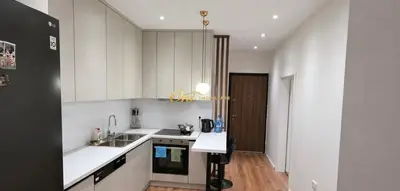 Apartament 2+1 me qera në Blloku, Tiranë, 75 m². Foto 2 nga 4