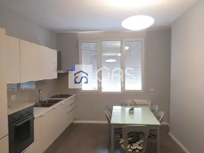 Appartamento 1+1 in affitto a Blloku, Tirana, 80 m². Foto 1 di 7