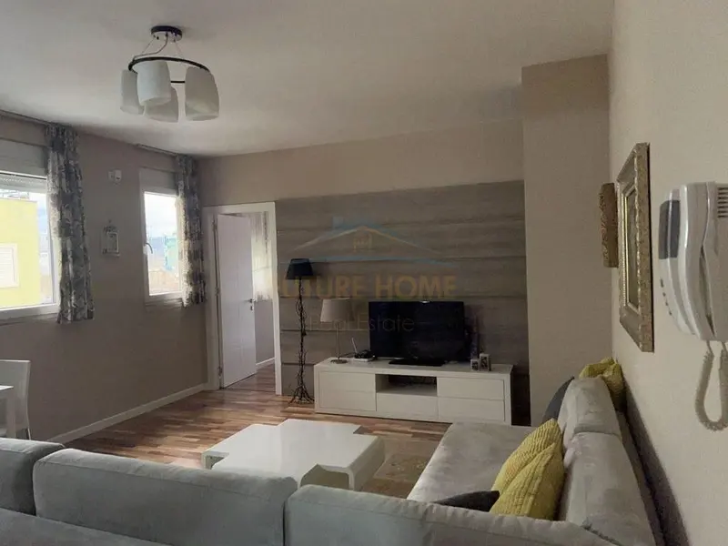 Apartament 1+1 me qera në Myslym Shyri, Tiranë, 94 m²