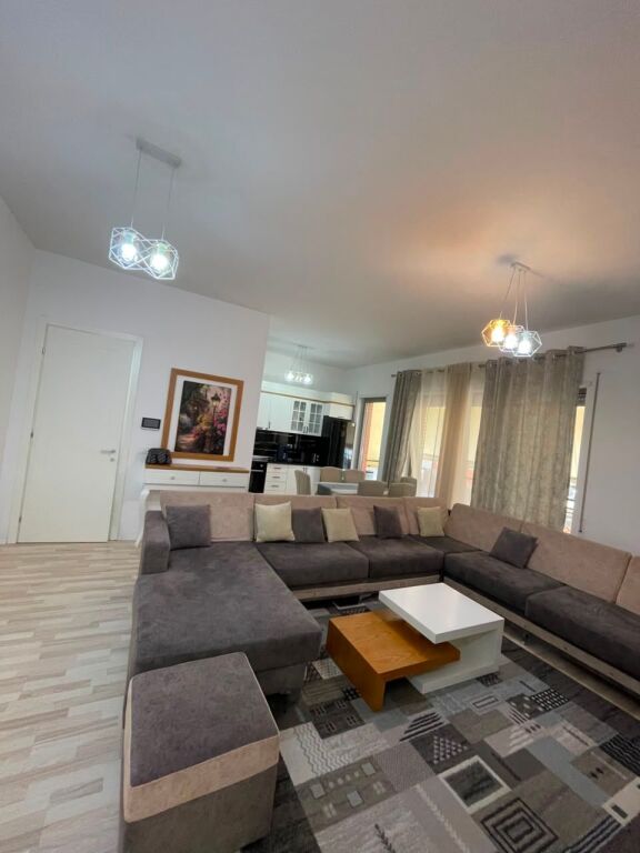 Apartament 2+1 me qera në Kompleksi Delijorgji, Tiranë, 125 m². Foto 2 nga 3