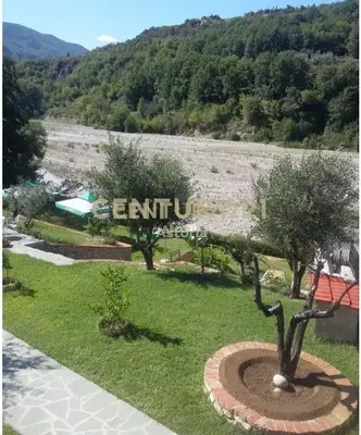 Locale in affitto ad Ibë, Tirana, 1.000 m². Foto 2 di 3