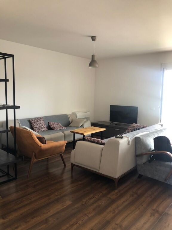 Apartament 1+1 me qera në 21 Dhjetori, Tiranë, 98 m²