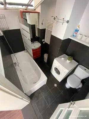 Apartament 3+1 me qera në Blloku, Tiranë, 250 m². Foto 11 nga 12