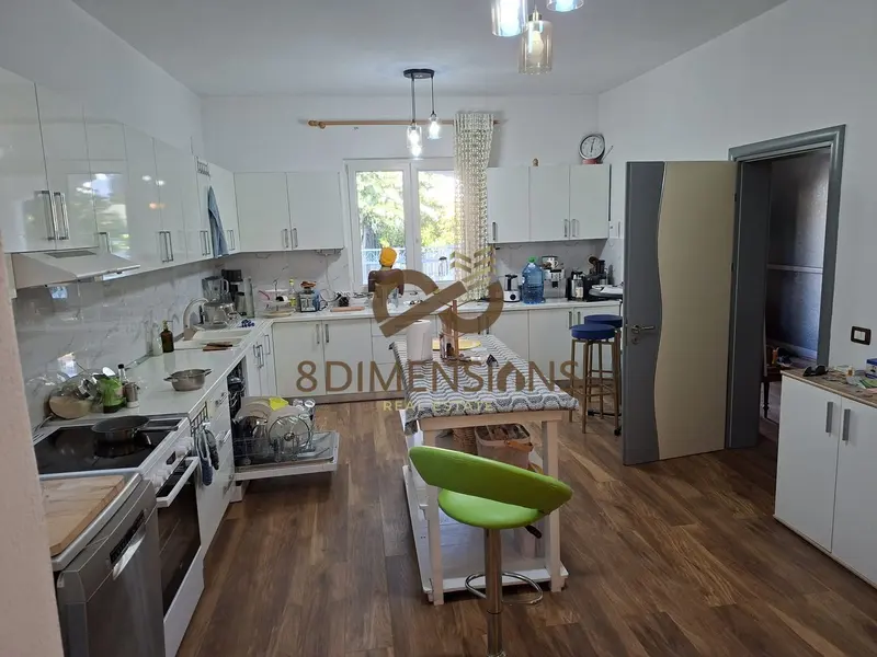 Vilë me qera në Blloku, Tiranë, 200 m²