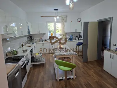 Vilë me qera në Blloku, Tiranë, 200 m². Foto 1 nga 12
