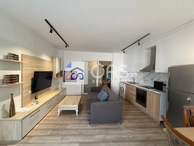 Apartament 1+1 me qera në Rruga e Barrikadave, Tiranë, 65 m²