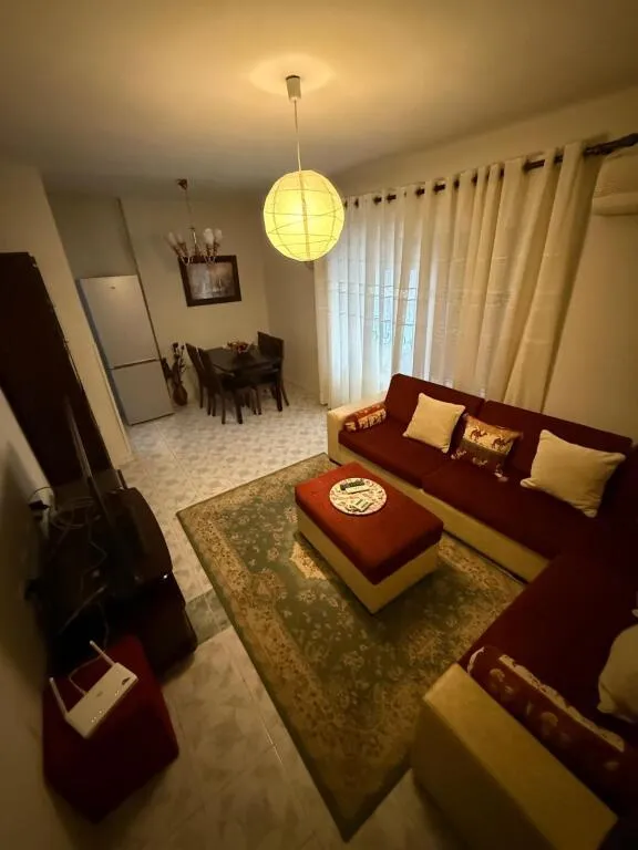 Apartament 2+1 me qera në Pazari i Ri, Tiranë, 70 m². Foto 1 nga 6