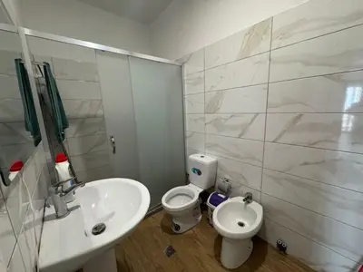 Appartamento 2+1 in affitto a Qendra e Formimit Profesional ish URT, Durazzo, 90 m². Foto 7 di 9