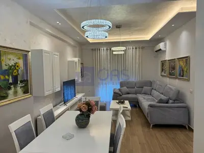 Apartment 2+1 for rent in Rruga e Kavajës, Tirana, 100 m². Photo 1 of 12