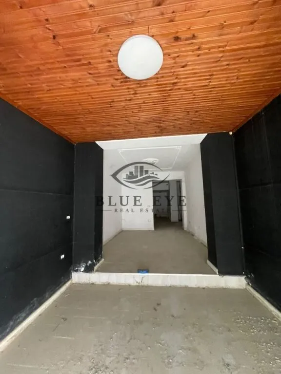 Locale commerciale in affitto ad Ish-URT, Durazzo, 75 m². Foto 1 di 3