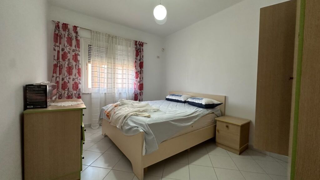 Apartament 2+1 me qera në Liqeni i Thatë, Tiranë, 100 m². Foto 3 nga 3