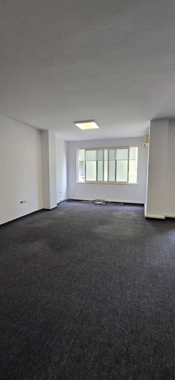 Ufficio in affitto a Blloku, Tirana, 132 m². Foto 1 di 3