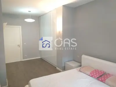 Apartament 1+1 me qera në Blloku, Tiranë, 79 m². Foto 6 nga 7