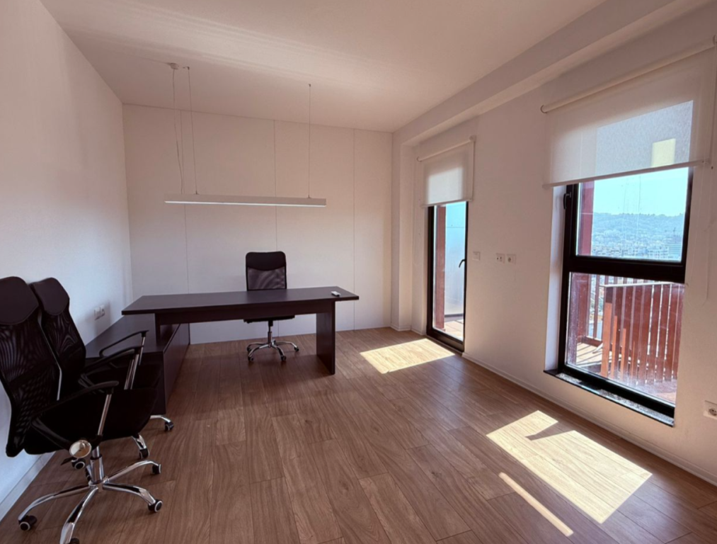 Apartment 2+1 for rent in Rruga e Kavajës, Tirana, 124 m². Photo 1 of 3