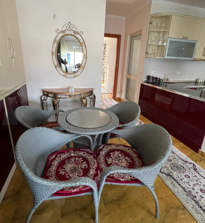 Apartament 2+1 me qera në Liqeni i Thatë, Tiranë, 90 m². Foto 1 nga 3