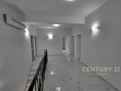 Vilë me qera në Rruga e Elbasanit, Tiranë, 322 m². Foto 3 nga 11