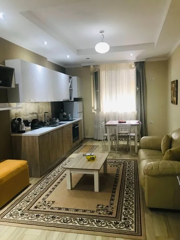 Apartament 2+1 me qera në Shopi Residence 1, Elbasan, 140 m². Foto 1 nga 10