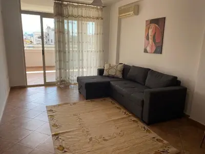 Apartament 1+1 me qera në Pazari i Ri, Tiranë, 90 m². Foto 5 nga 9