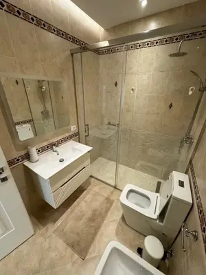 Penthouse me qera në Blloku, Tiranë, 170 m². Foto 2 nga 12