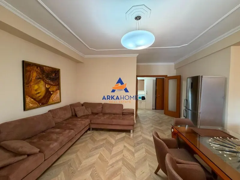 Apartament 4+1 me qera në Ish Ekspozita, Tiranë, 140 m²