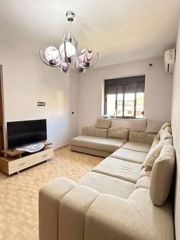 Appartamento 1+1 in affitto a Çezma e Ferrës, Durazzo, 66 m²