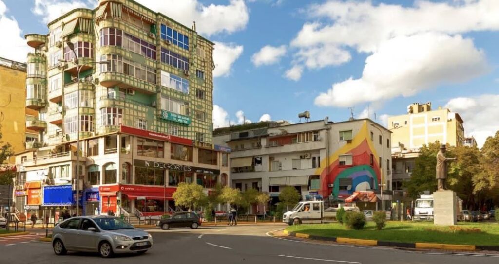 Apartament 2+1 me qera në Sheshi Willson, Tiranë, 120 m². Foto 2 nga 3