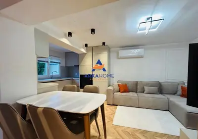 Apartament 2+1 me qera në Tregu Elektrik, Tiranë, 70 m². Foto 1 nga 5