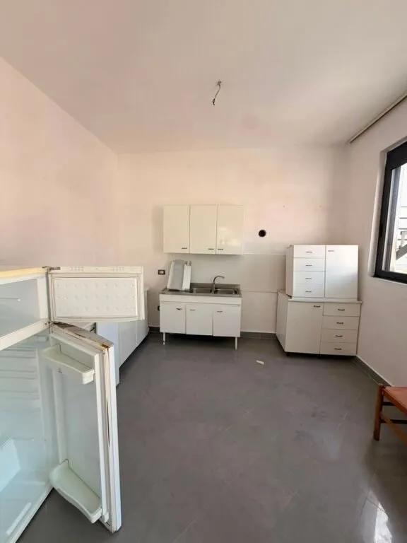 Appartamento 2+1 in affitto a Rruga Kumini, Durazzo, 100 m². Foto 1 di 6