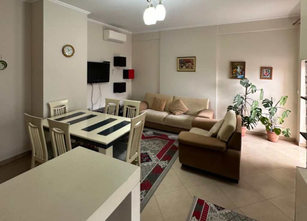 Apartament 1+1 me qera në Rruga e Kavajës, Tiranë, 70 m². Foto 2 nga 3