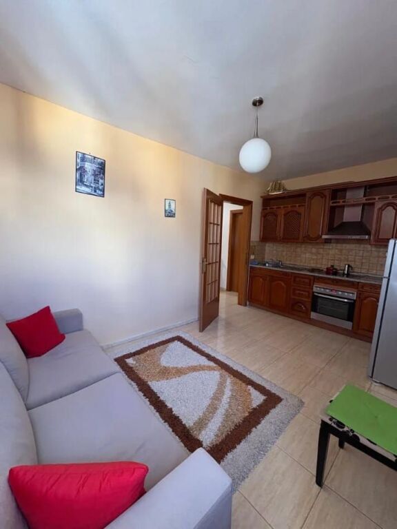 Appartamento 1+1 in affitto a Rruga e Kavajës, Tirana, 63 m²