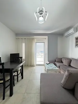 Apartament 1+1 me qera në Tregu Industrial, Durrës, 70 m². Foto 1 nga 8
