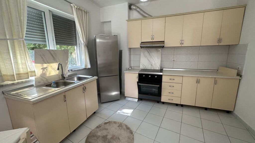 Apartament 2+1 me qera në Liqeni i Thatë, Tiranë, 100 m². Foto 2 nga 3
