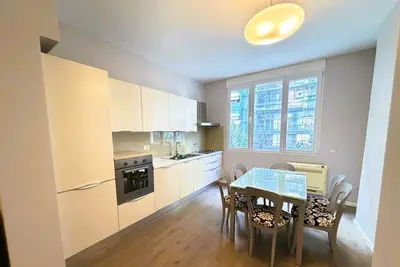 Appartamento 1+1 in affitto a Blloku, Tirana, 75 m². Foto 2 di 4