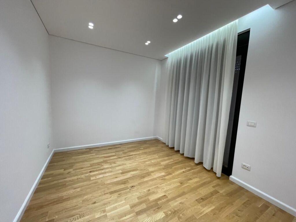 Vilë me qera në TEG, Tiranë, 345 m². Foto 3 nga 3