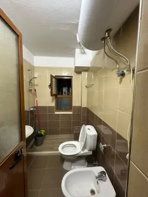 Apartament 1+1 me qera në Rruga Irfan Tomini, Tiranë, 60 m². Foto 6 nga 7
