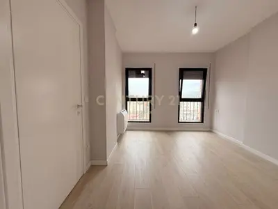 Apartament 2+1 me qera në Shkolla e Kuqe, Tiranë, 119 m². Foto 3 nga 5