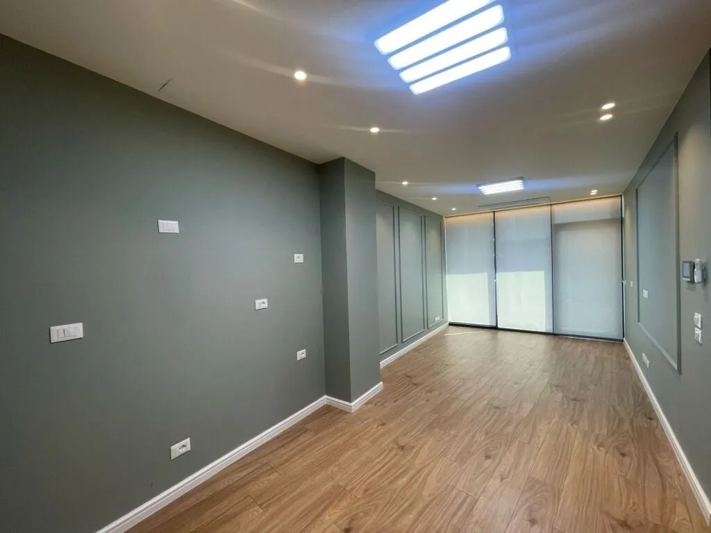 Ufficio in affitto a Rruga Kristo Luarasi, Tirana, 100 m². Foto 1 di 9