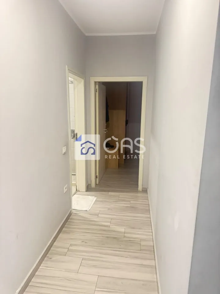 Apartament 1+1 me qera në 5 Maj, Tiranë, 70 m². Foto 1 nga 6