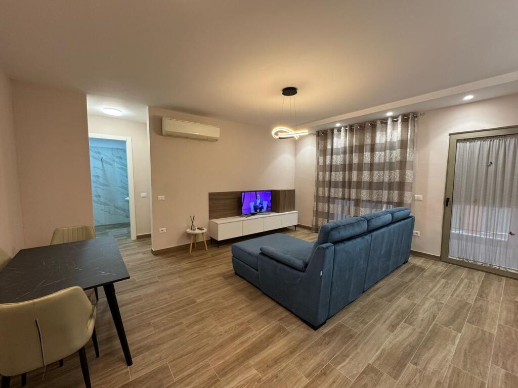 Apartament 1+1 me qera në Kompleksi Delijorgji, Tiranë, 85 m². Foto 2 nga 3