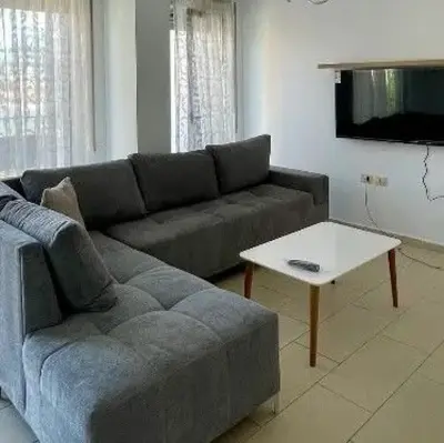 Apartment 1+1 for rent in Rruga Him Kolli, Tirana, 70 m². Photo 2 of 4