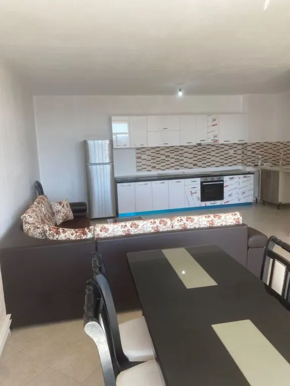 Apartament 2+1 me qera në Ardeno Mobilime, Tiranë, 127 m². Foto 1 nga 11
