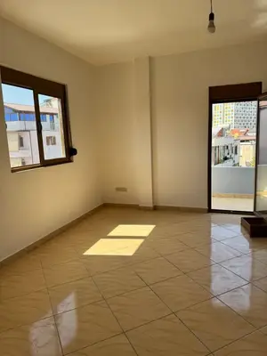 Apartment 3+1 for rent in Rruga Glaukia, Durrës, 165 m². Photo 8 of 12