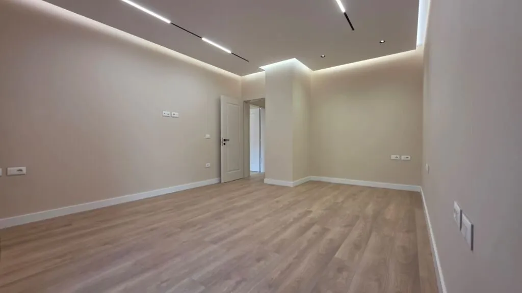 Zyrë me qera në Rruga Themistokli Gërmenji, Tiranë, 114 m². Foto 1 nga 11