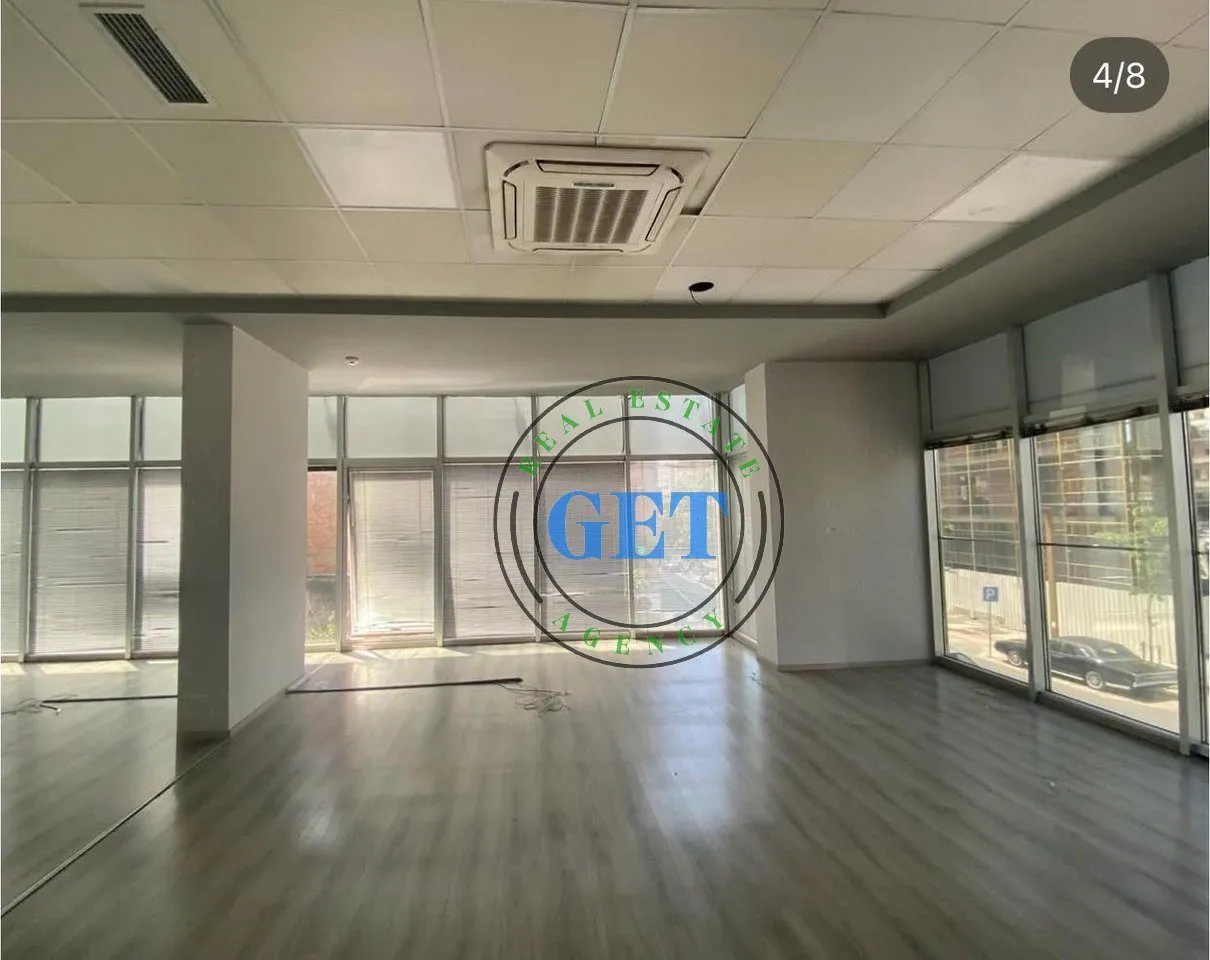 Ambient biznesi me qera në Sheshi Pranvera, Durrës, 200 m². Foto 1 nga 6
