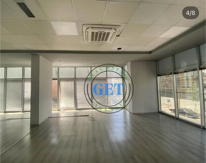 Ambient biznesi me qera në Sheshi Pranvera, Durrës, 200 m²