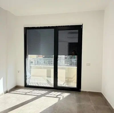 Ufficio in affitto a Liqeni i Thatë, Tirana, 160 m². Foto 2 di 4
