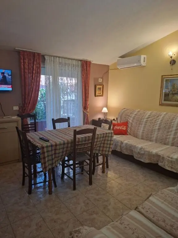 Vilë 2+1 me qera në Komuna e Parisit, Tiranë, 135 m²