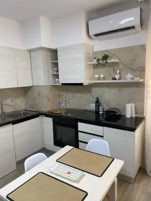 Monolocale in affitto a Rruga e Bogdanëve, Tirana, 30 m². Foto 2 di 4