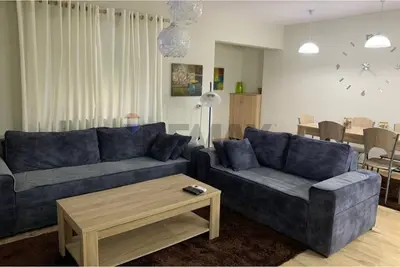 Apartament 1+1 me qera në Rruga e Barrikadave, Tiranë, 70 m². Foto 1 nga 7